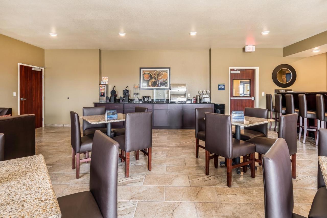 Cobblestone Hotel&Suites - Morgan Extérieur photo