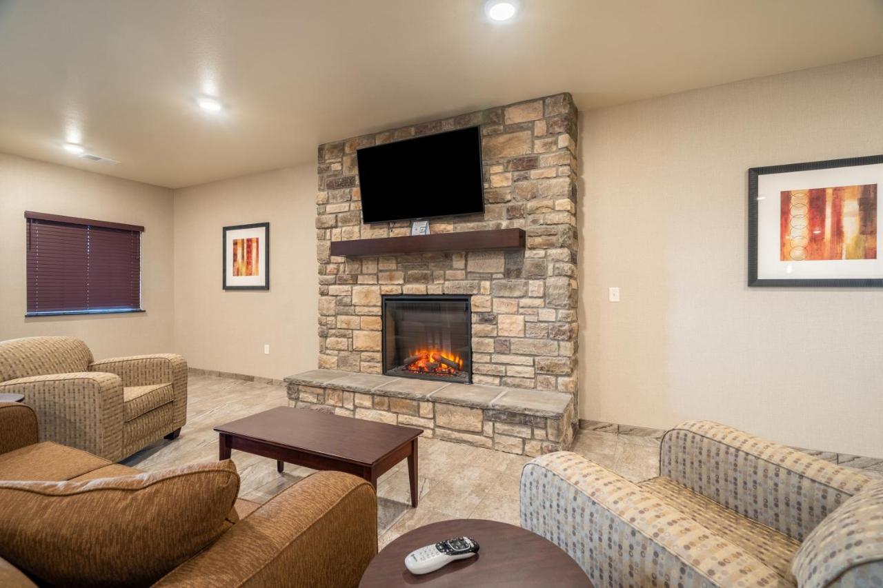 Cobblestone Hotel&Suites - Morgan Extérieur photo