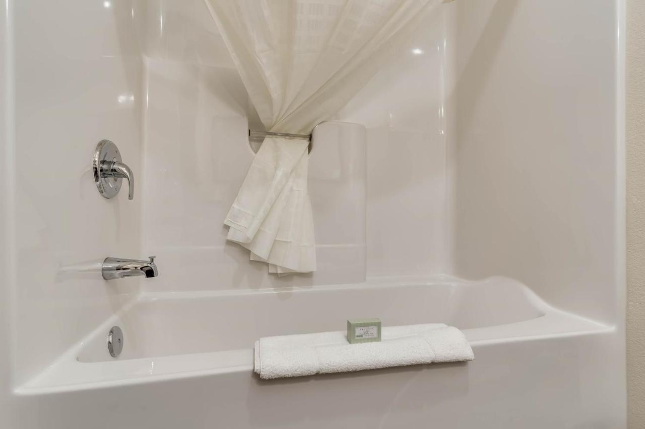 Cobblestone Hotel&Suites - Morgan Extérieur photo