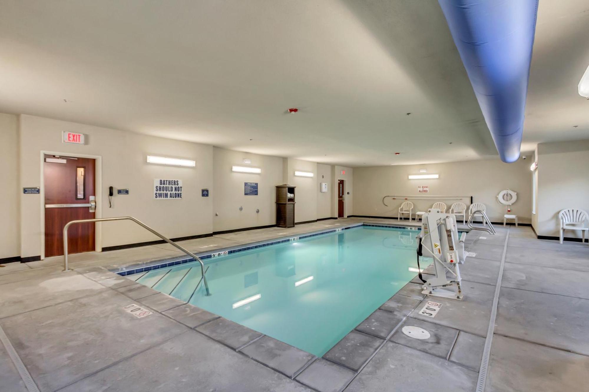 Cobblestone Hotel&Suites - Morgan Extérieur photo